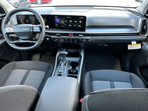 New 2026 Kia Sorento LX FWD image 16