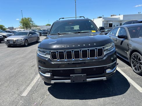Used 2022 Jeep Wagoneer Series II AWD/4WD image 2