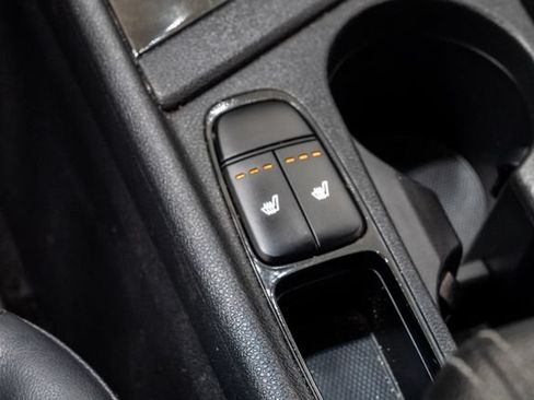 Used 2018 Kia Niro EX FWD image 22