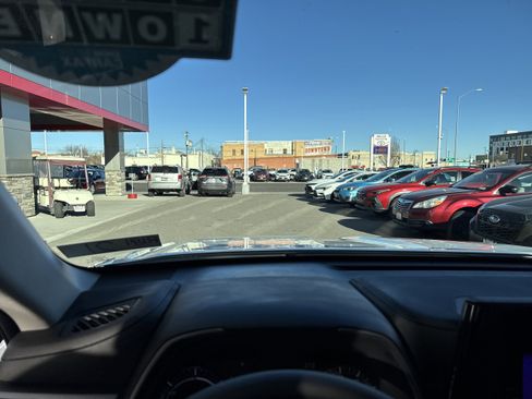 Used 2026 Toyota Highlander XLE image 3