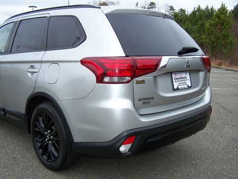 Used 2019 Mitsubishi Outlander LE image 27