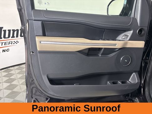 Used 2024 Ford Expedition Limited image 8