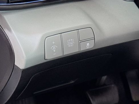 Certified 2025 Hyundai Elantra Limited FWD image 12