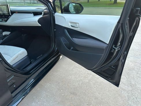 Used 2021 Toyota Corolla LE image 22