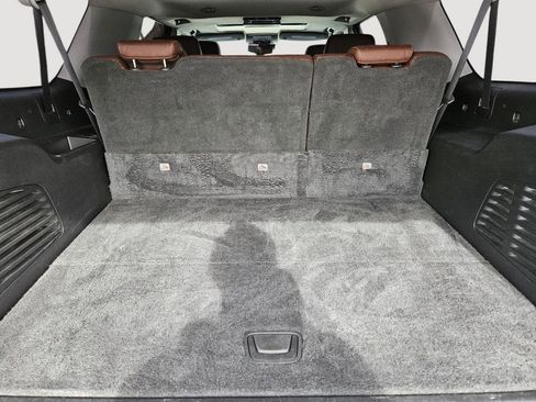 Used 2019 Chevrolet Suburban Premier w/ Premier Plus Edition AWD/4WD image 27