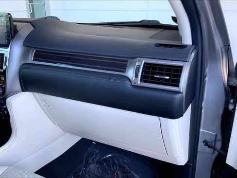 Used 2023 Lexus GX 460 Premium image 18