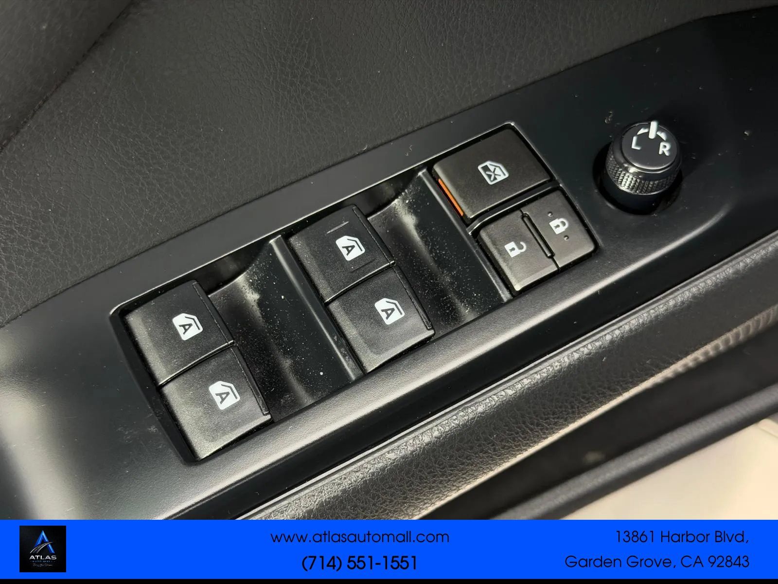 Used 2018 Toyota Camry SE w/ Moonroof Package FWD image 24