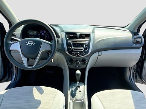 Used 2017 Hyundai Accent SE FWD image 3