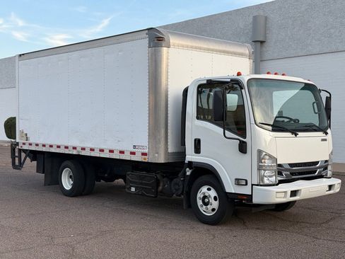 Used 2023 Isuzu NPR image 1