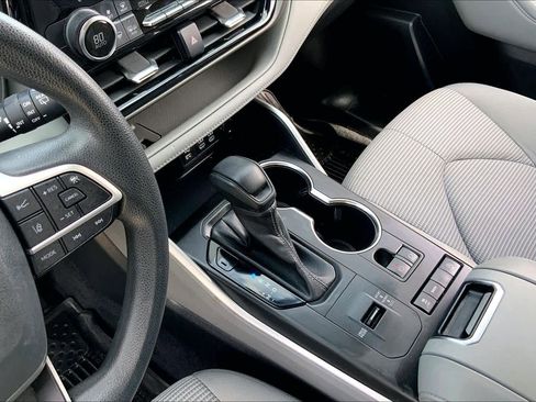 Used 2022 Toyota Highlander L image 15