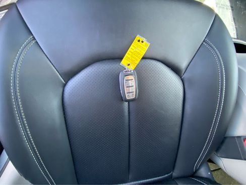 Used 2024 Chrysler Pacifica Touring-L FWD image 39