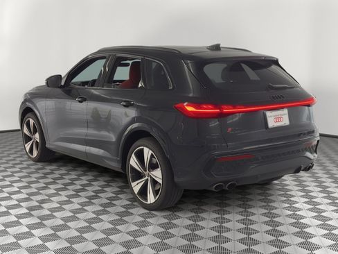 Used 2025 Audi SQ5 Prestige w/ Prestige Package AWD/4WD image 3