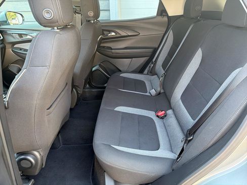 Used 2025 Chevrolet TrailBlazer LT AWD/4WD image 19