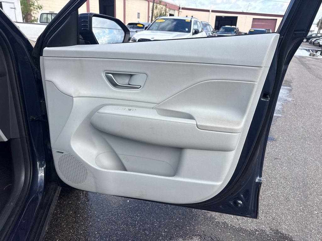 Used 2024 Hyundai Kona Limited FWD image 20