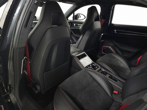 Used 2020 Porsche Panamera GTS image 35