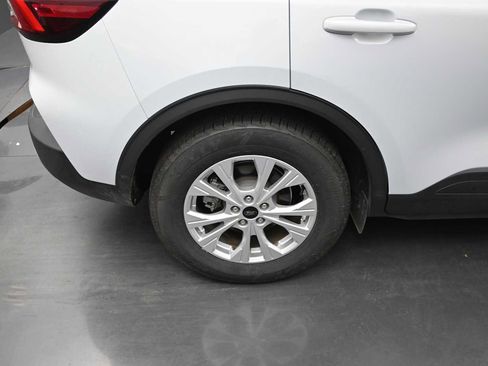 Certified 2025 Ford Escape Active w/ Cold Weather Package FWD image 10