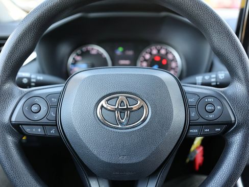 Used 2022 Toyota RAV4 LE image 38