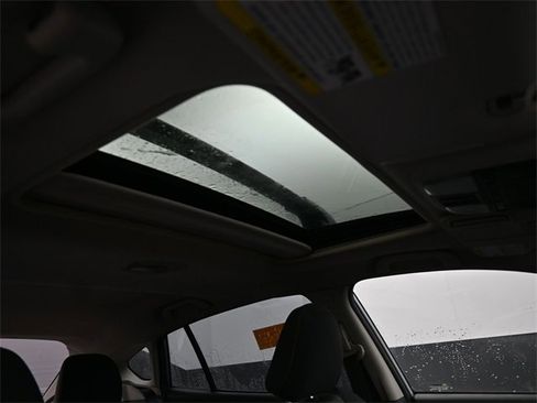 Used 2018 Subaru Crosstrek 2.0i Premium w/ Moonroof Package image 10