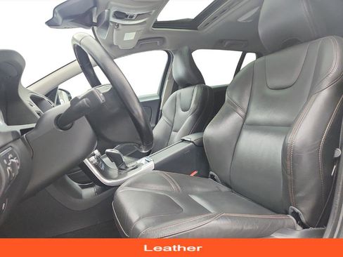 Used 2016 Volvo V60 T5 Cross Country image 11