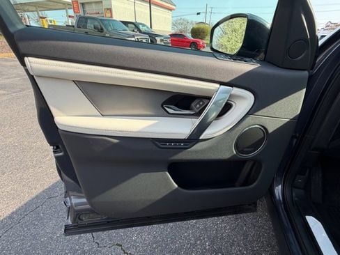 New 2026 Land Rover Discovery Sport Landmark image 20