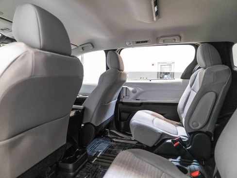 Certified 2025 Toyota Sienna LE FWD image 14