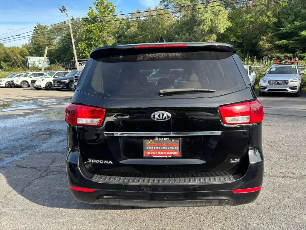 Used 2018 Kia Sedona LX FWD image 7