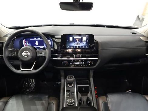 Used 2024 Nissan Pathfinder Platinum image 14