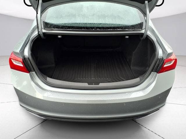 Used 2025 Chevrolet Malibu RS FWD image 22
