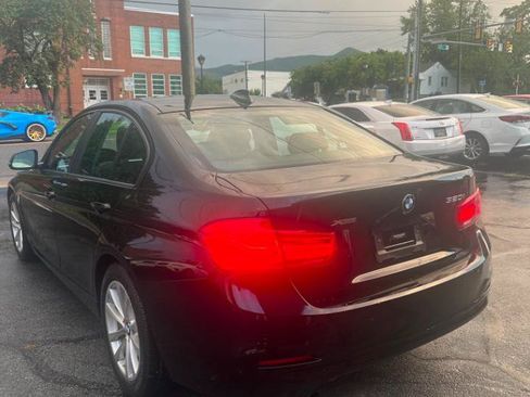 Used 2017 BMW 320i xDrive Sedan AWD/4WD image 3