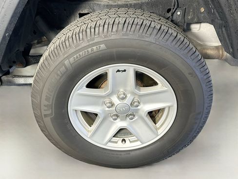 Used 2020 Jeep Gladiator Sport w/ Quick Order Package 24S AWD/4WD image 28