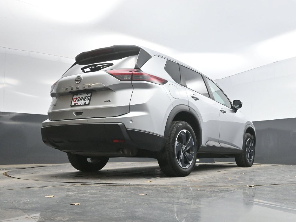 Used 2025 Nissan Rogue SV AWD/4WD image 35