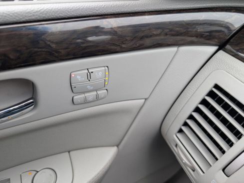 Used 2011 Cadillac DTS FWD image 16