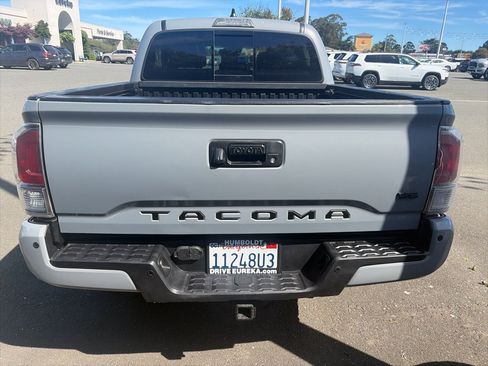 Used 2021 Toyota Tacoma TRD Off-Road w/ TRD Premium Off Road Package AWD/4WD image 11