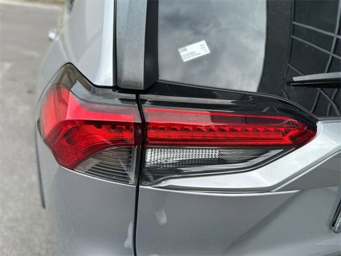 Used 2021 Toyota RAV4 LE image 26