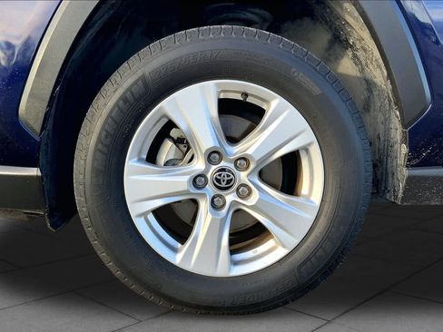 Used 2021 Toyota RAV4 XLE AWD/4WD image 11