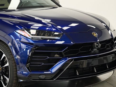 Used 2022 Lamborghini Urus AWD/4WD image 48
