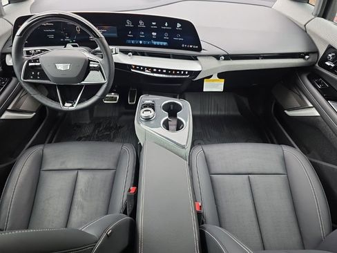 Certified 2025 Cadillac Optiq Sport 2 w/ LPO, Floor Liner Package AWD/4WD image 17