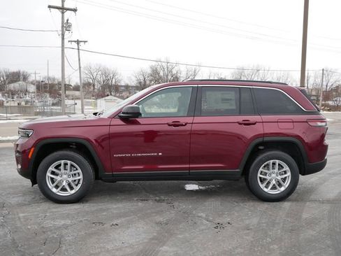 New 2026 Jeep Grand Cherokee Laredo w/ Trailer Tow Package AWD/4WD image 4