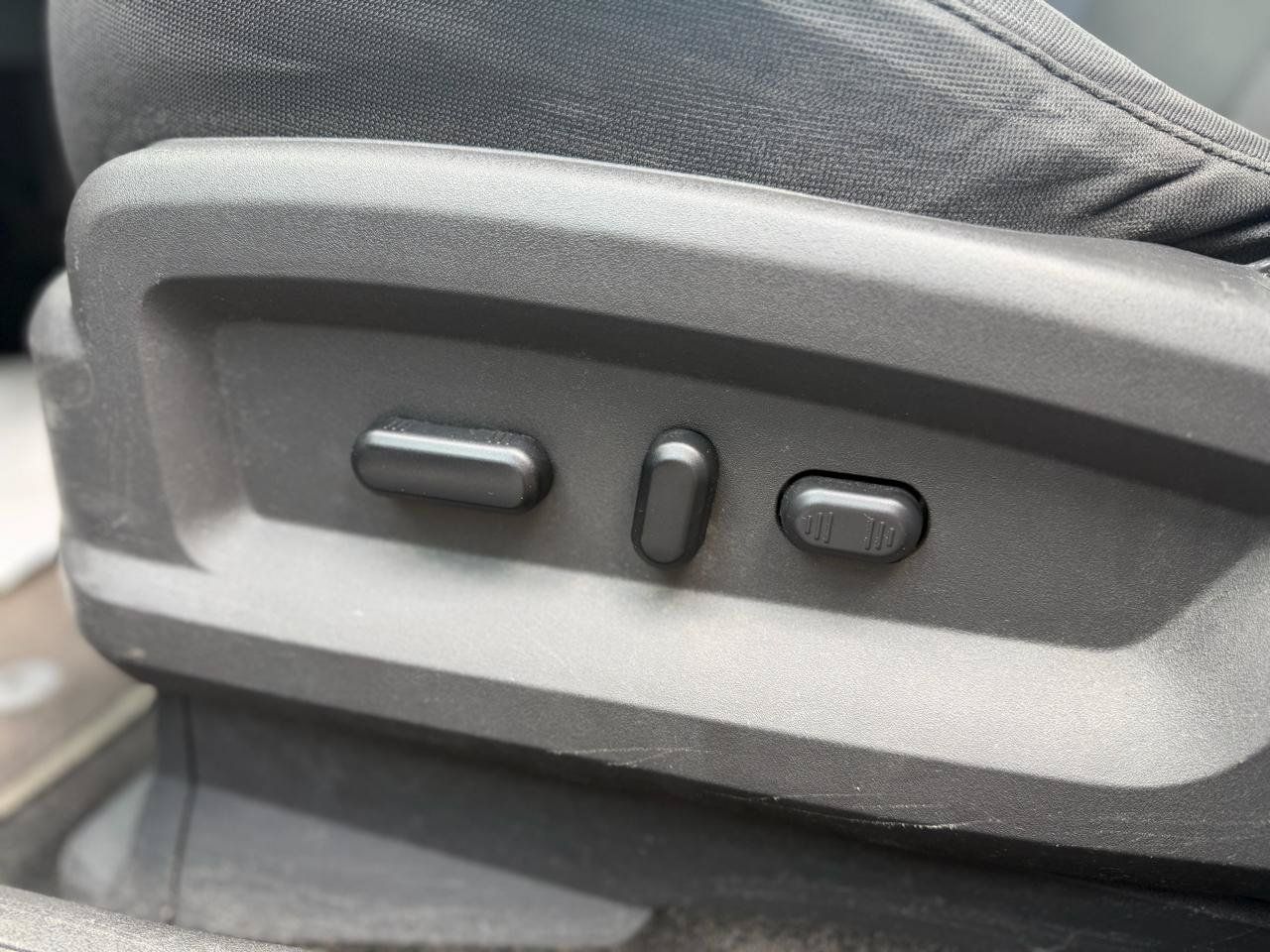 Used 2013 Ford Edge SEL FWD image 22