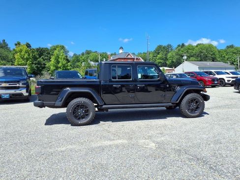 Used 2024 Jeep Gladiator Sport image 4