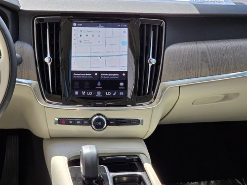 Used 2023 Volvo S90 B6 Plus AWD/4WD image 18