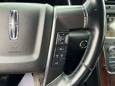 Used 2017 Lincoln Navigator Select AWD/4WD image 35