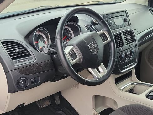 Used 2015 Dodge Grand Caravan SXT w/ UConnect Hands-Free Group FWD image 7