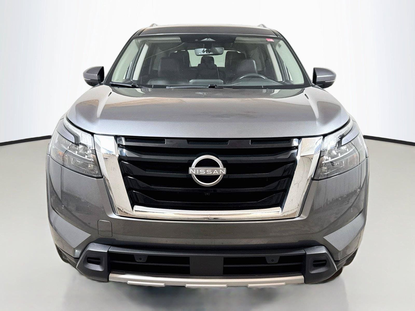 Used 2025 Nissan Pathfinder SL FWD image 2