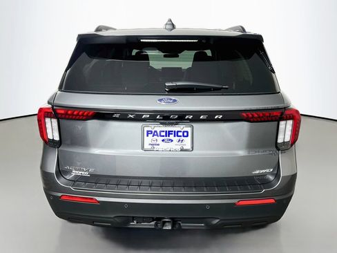 Used 2026 Ford Explorer Active AWD/4WD image 9