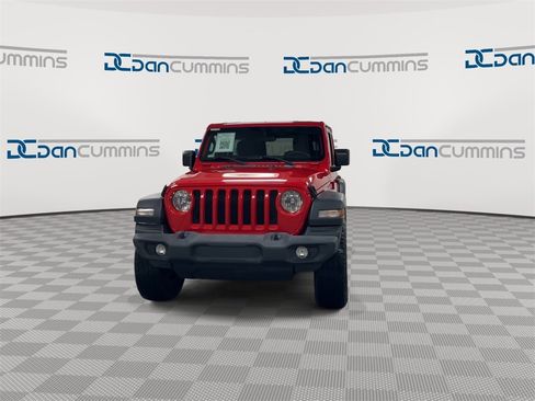 Used 2018 Jeep Wrangler Unlimited Sport S image 3