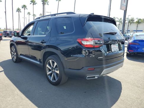 Used 2025 Honda Pilot Elite image 3