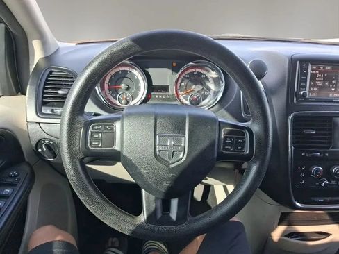 Used 2018 Dodge Grand Caravan SE w/ UConnect Hands-Free Group FWD image 20
