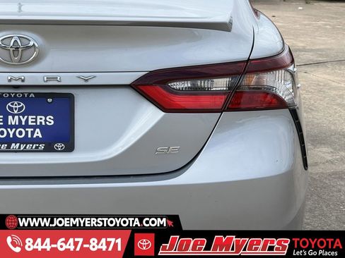 Used 2024 Toyota Camry SE image 9