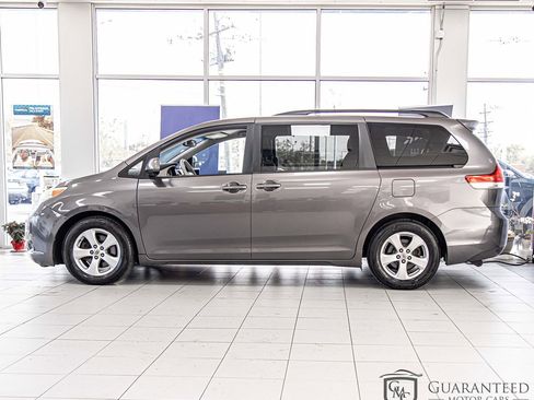 Used 2012 Toyota Sienna LE FWD image 6